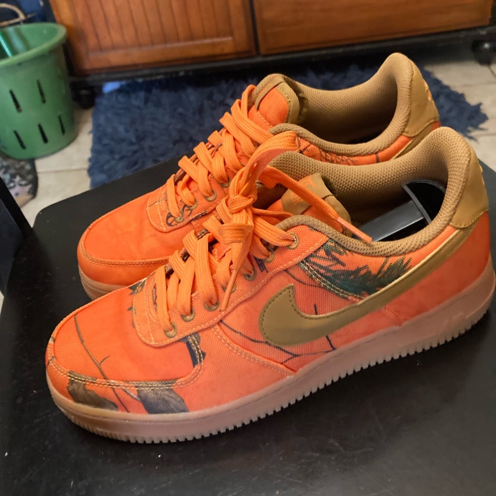 Mens gently worn sz 8 Realtree Orange camouflage Nike Air Force 1 like new! Nice
